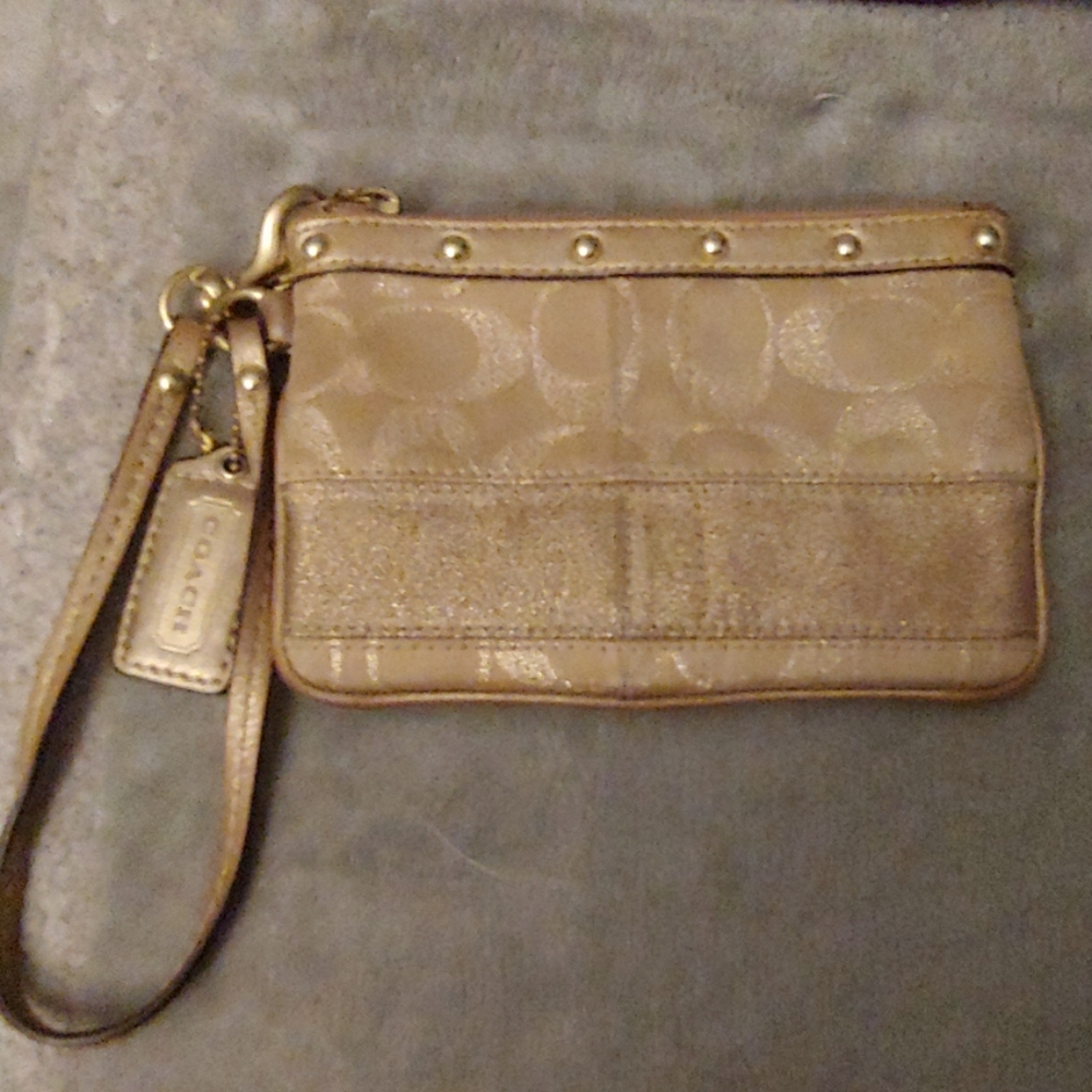 🌟 Coach gold glittery wristlet